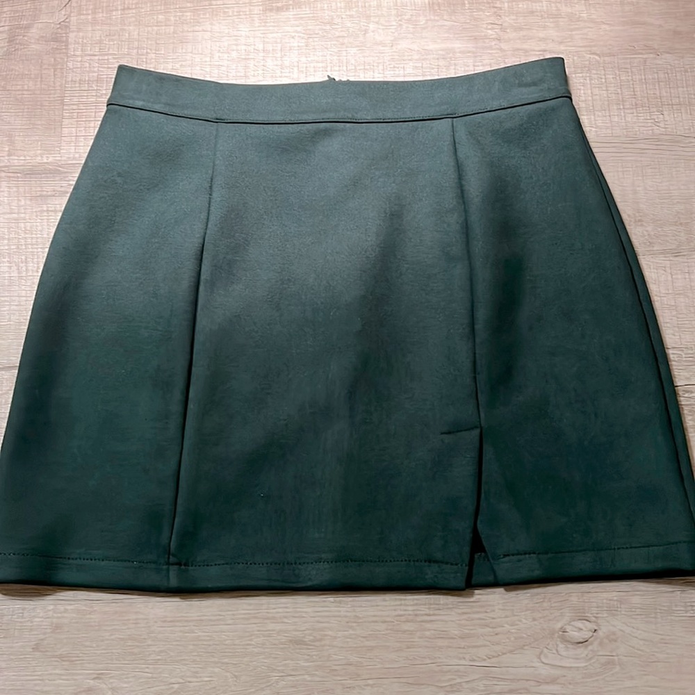 Deep green skirt, with small front slit.